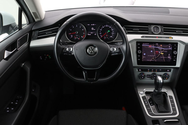 Volkswagen Passat 1.5 TSI Comfortline | Trekhaak | Adaptive cruise | Full LED | Navigatie | Keyless | Carplay | PDC | Getint glas