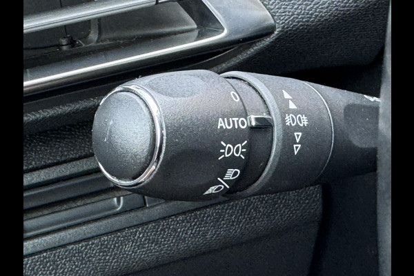 Peugeot 3008 1.2 130pk Première Automaat Trekhaak Nieuwe d-riem Carplay Navigatie Cruise pdc