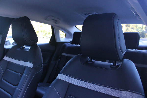 Citroën C4 X 1.2 130PK AUTOMAAT SHINE | LEDEREN BEKLEDING | MASSAGE STOELEN | STOEL/VOORRUIT/STUUR VERWARMING | ELEKTRISCH VERSTELBARE STOEL | DRAALOZE TELEFOONLADER | ELEKTRISCH BEDIENBARE ACHTERKLEP | KEYLESS ENTRY/START | NAVIGATIE 10" TOUCHSCREEN | APPLE CARPLAY/ANDROID AUTO | ACHTERUITRIJ CAMERA | CLIMATE CONTROL | LICHTMETALEN VELGEN 18" | FULL LED KOPLAMPEN | HEAD UP DISPLAY | NIEUWE AUTO! |