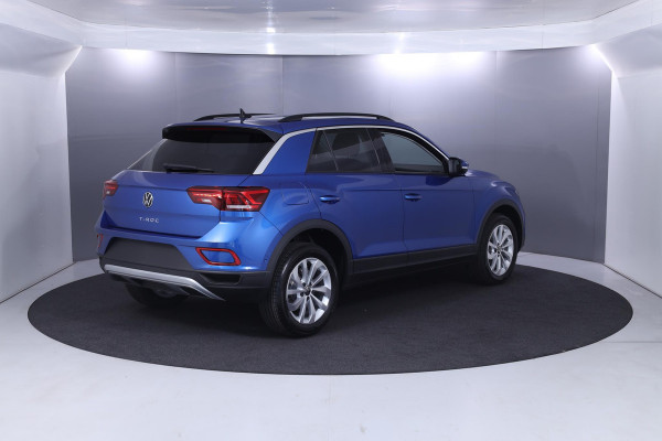 Volkswagen T-Roc Life Edition 1.0 85 kW / 115 pk TSI SUV 6 versn. H and