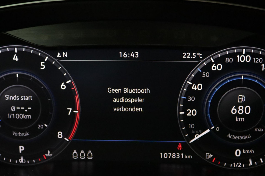 Volkswagen Passat Variant 1.5 TSI Highline Business R Automaat (PANORAMADAK, NAVIGATIE, CAMERA, CRUISE, NL-AUTO, GOED ONDERH)