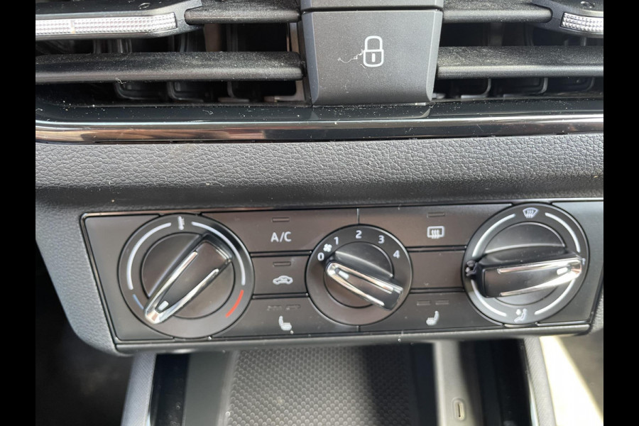 Škoda Kamiq 1.0 TSI 110pk Ambition | Navigatie | Apple Carplay/Android Auto | Airco | Dab | Led  | Adaptive Cruise Control | Verwarmde voorstoelen