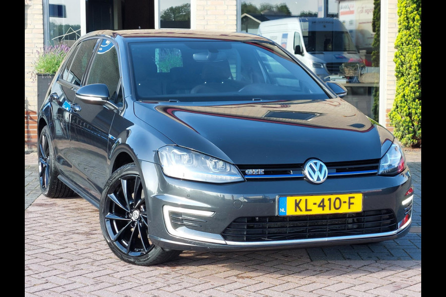 Volkswagen Golf 1.4 TSI GTE Connected Series | Trekhaak | NL auto