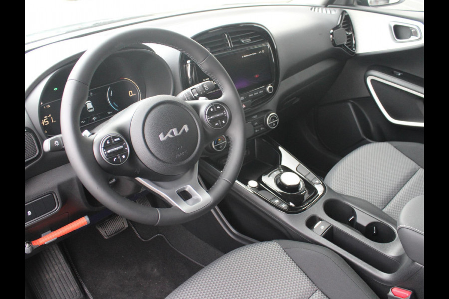 Kia e-Soul DynamicLine 64 kWh | Navi| Camera | Clima | LED | CarPlay | Subsidie € 2.000,- *