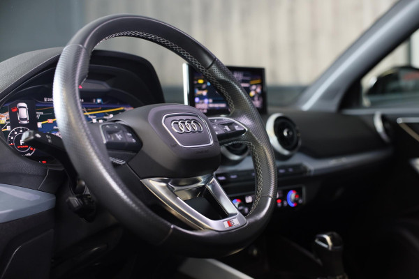 Audi Q2 35 TFSI BLACK EDITION S Line / AUT / Acc / B & O / Lane Assist / Dode Hoek Detectie / Digital Cockpit / Open Pano / Matrix