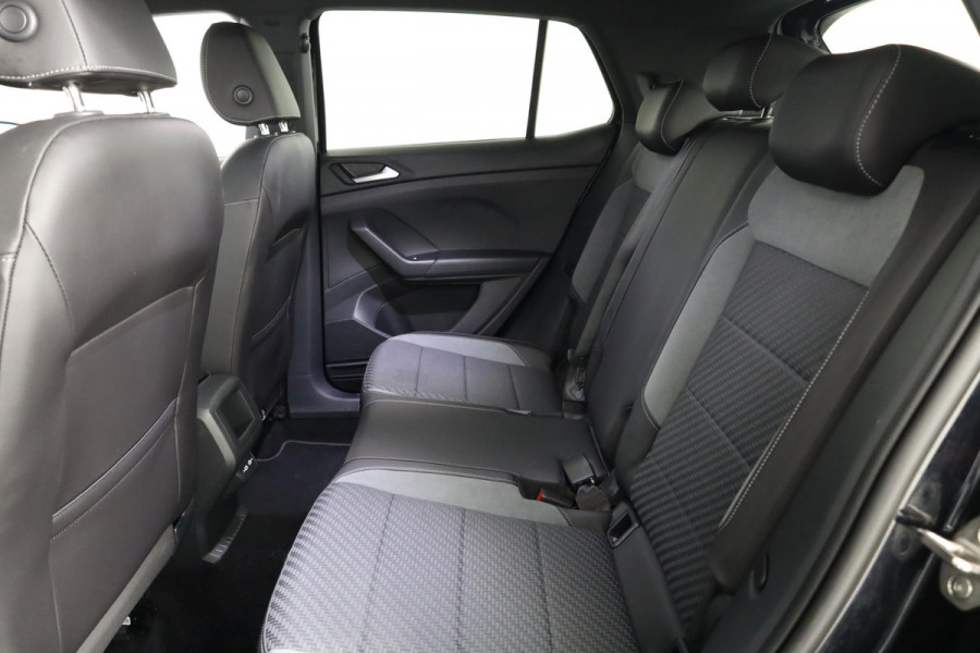 Volkswagen T-Cross 1.0 TSI R-Line 110 pk Automaat (DSG) | Verlengde garantie | Navigatie | Parkeersensoren | Achteruitrijcamera | Stoelverwarming |