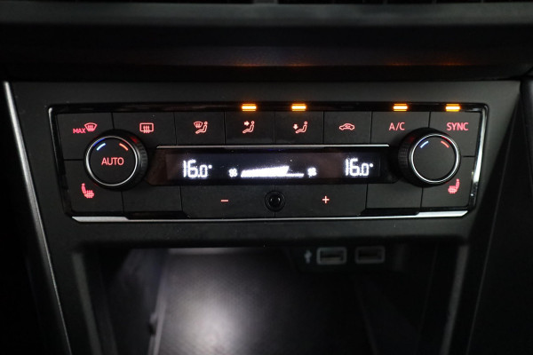 Volkswagen Polo 1.0 TSI Highline R-Line 95 pk | Navigatie | Parkeersensoren | LED koplampen | Stoelverwarming | Adaptieve cruise control |