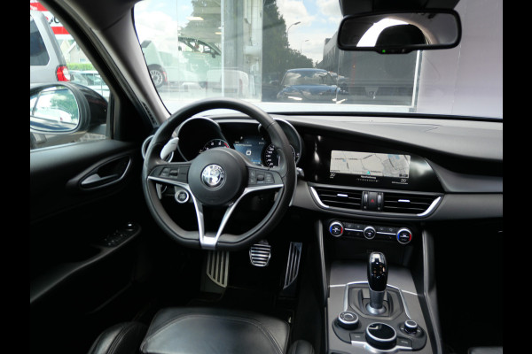 Alfa Romeo Giulia 2.0T AWD VELOCE | 280 PK | KEYLESS | TREKHAAK | CAMERA | ALL-IN!!