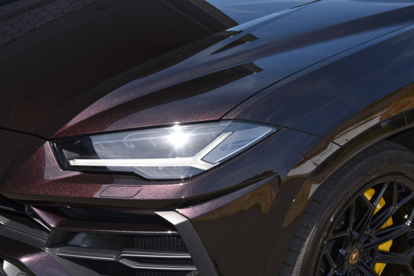 Lamborghini Urus 4.0 V8 | NERO GRANATUS | AKRAPOVIC | B&O 3D | NIGHT VISION | ADAPTIVE CRUISE | SFEERVERLICHTING STUURWIELVERWARMING | MASSAGE/ST | SUNSHINE PACK | WASHING PACK | GARAGEDEUR OPENER | GELE REMKLAUWEN | LEDEREN HEMELBEKLEDING | ADAS | 4-WIELBESTURING | HEAD-UP |