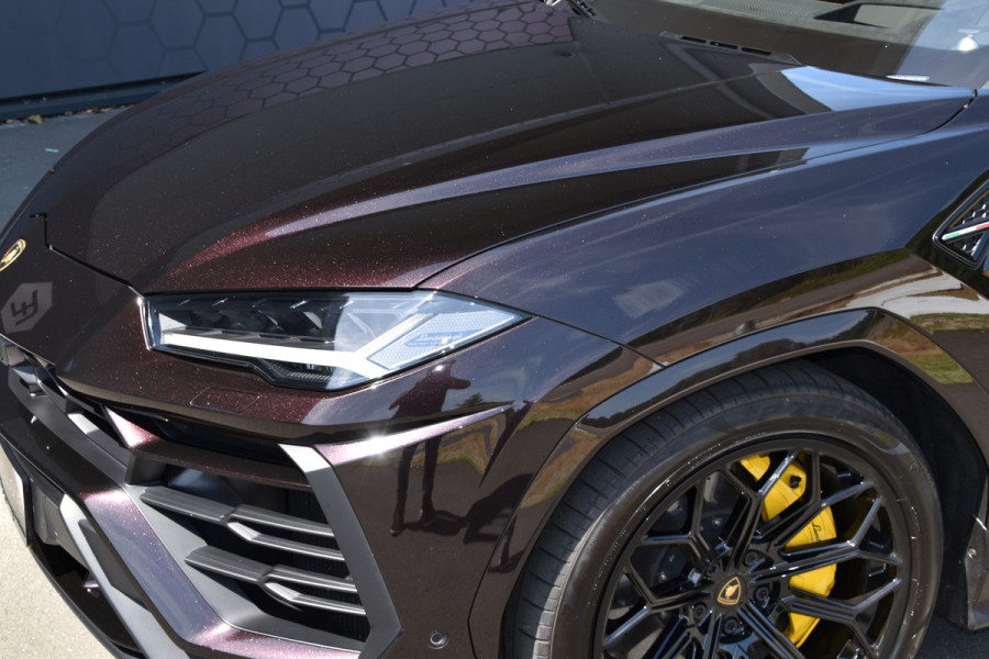 Lamborghini Urus 4.0 V8 | NERO GRANATUS | AKRAPOVIC | B&O 3D | NIGHT VISION | ADAPTIVE CRUISE | SFEERVERLICHTING STUURWIELVERWARMING | MASSAGE/ST | SUNSHINE PACK | WASHING PACK | GARAGEDEUR OPENER | GELE REMKLAUWEN | LEDEREN HEMELBEKLEDING | ADAS | 4-WIELBESTURING | HEAD-UP |