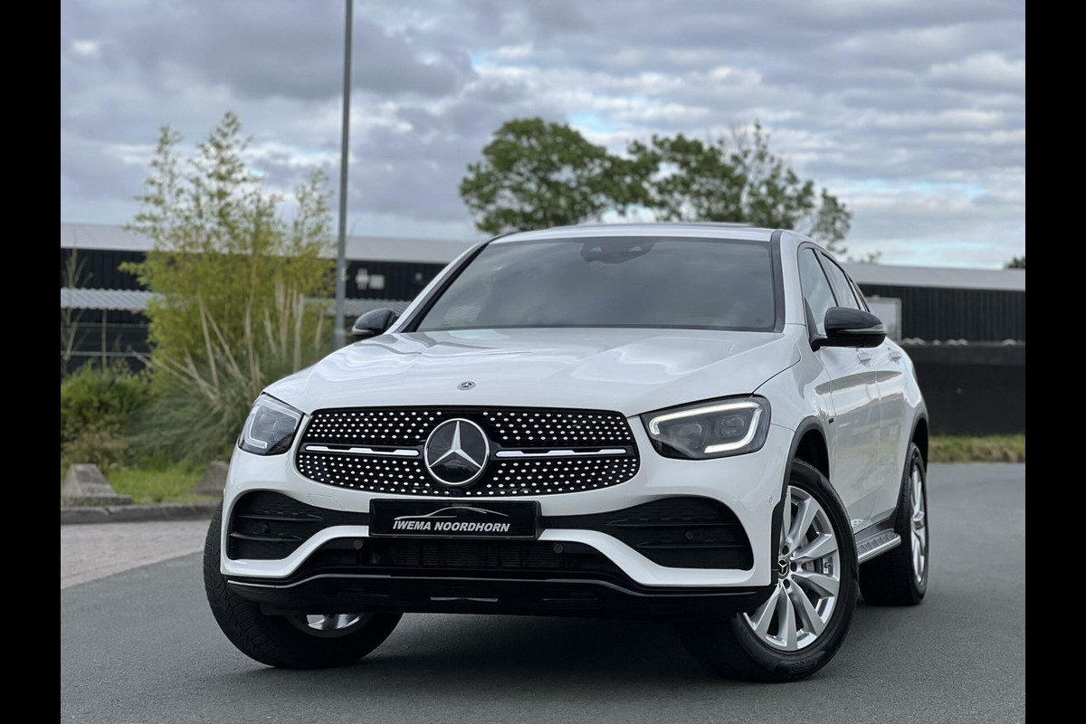 Mercedes-Benz GLC Coupé 300e 4MATIC AMG Schuifdak|Camera 360°|Burmester®|Keyless|Sfeerverlichting|Night pakket|Achterbank verw.