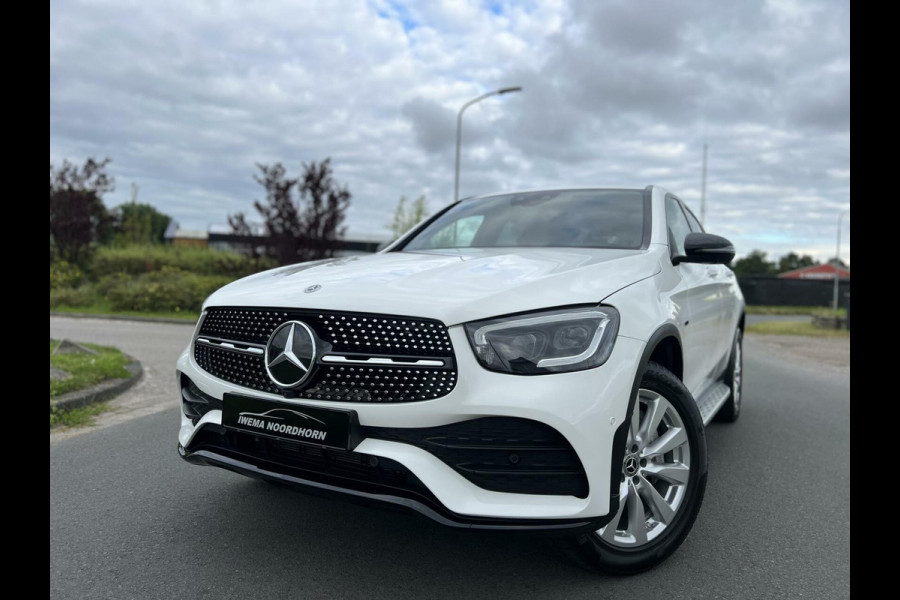 Mercedes-Benz GLC Coupé 300e 4MATIC AMG Schuifdak|Camera 360°|Burmester®|Keyless|Sfeerverlichting|Night pakket|Achterbank verw.