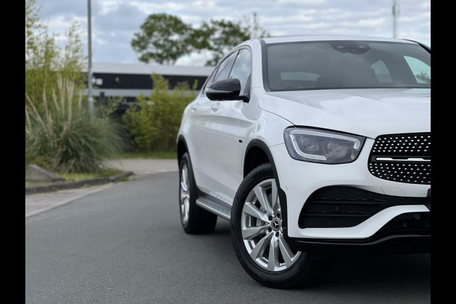 Mercedes-Benz GLC Coupé 300e 4MATIC AMG Schuifdak|Camera 360°|Burmester®|Keyless|Sfeerverlichting|Night pakket|Achterbank verw.