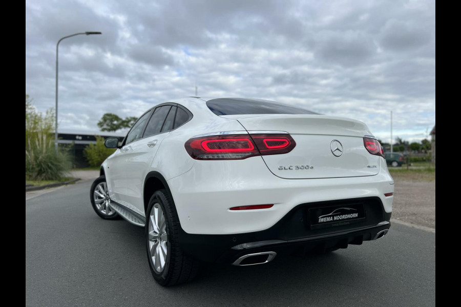 Mercedes-Benz GLC Coupé 300e 4MATIC AMG Schuifdak|Camera 360°|Burmester®|Keyless|Sfeerverlichting|Night pakket|Achterbank verw.