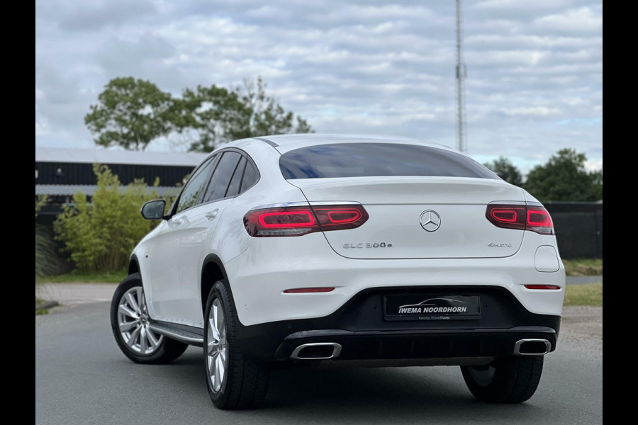 Mercedes-Benz GLC Coupé 300e 4MATIC AMG Schuifdak|Camera 360°|Burmester®|Keyless|Sfeerverlichting|Night pakket|Achterbank verw.