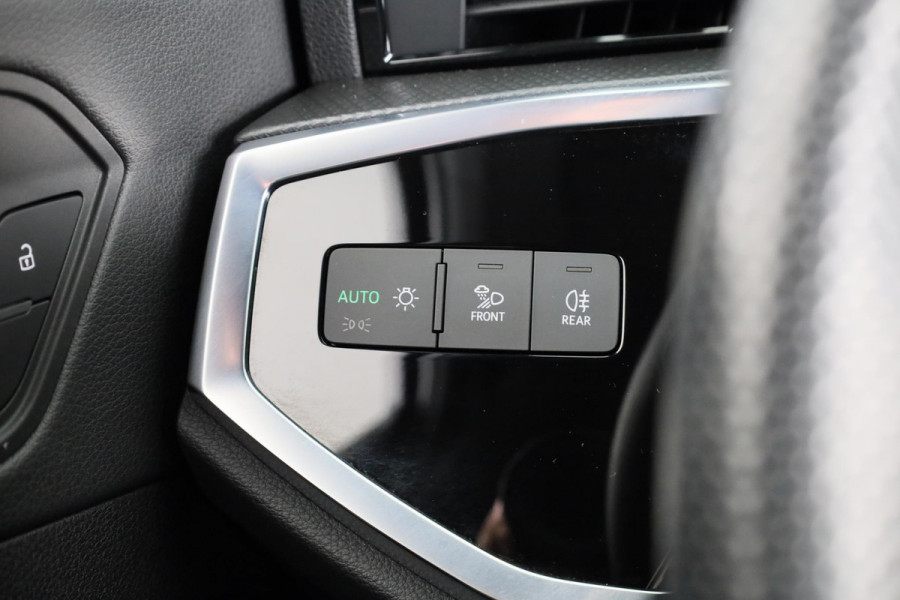 Audi Q3 Sportback 40 TFSI quattro S-Line 190 pk S-Tronic | Navigatie | Parkeersensoren (Park assist) | Stoelverwarming | LED koplampen | S-Line |