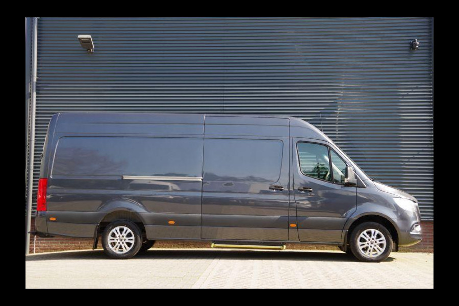 Mercedes-Benz Sprinter 319 3.0 CDI V6 L3H2 AUT-7, LEDER, 3.5T TREKHAAK, CRUISE, MBUX, CAMERA, STANDKACHEL, CLIMA, APPLE CARPLAY/ANDROID AUTO, PARKEERSE