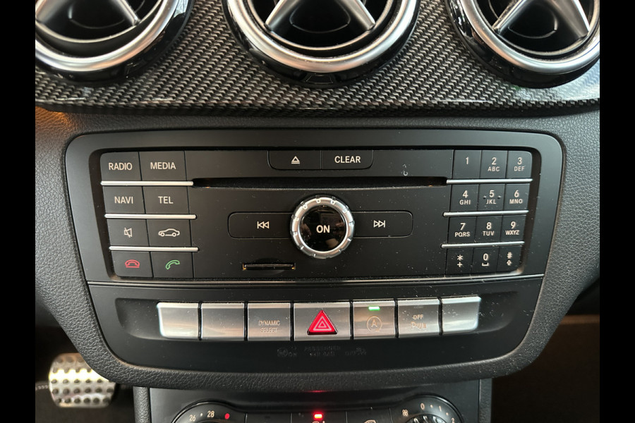 Mercedes-Benz B-Klasse 180 AMG Line PDC 18lmv, Navigatie, cruise control,