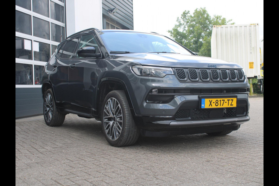 Jeep Compass 4xe 240 Plug-in Hybrid Electric Summit | Schuif/Kanteldak | Leder | Winter Pack | 19" | Apple Carplay