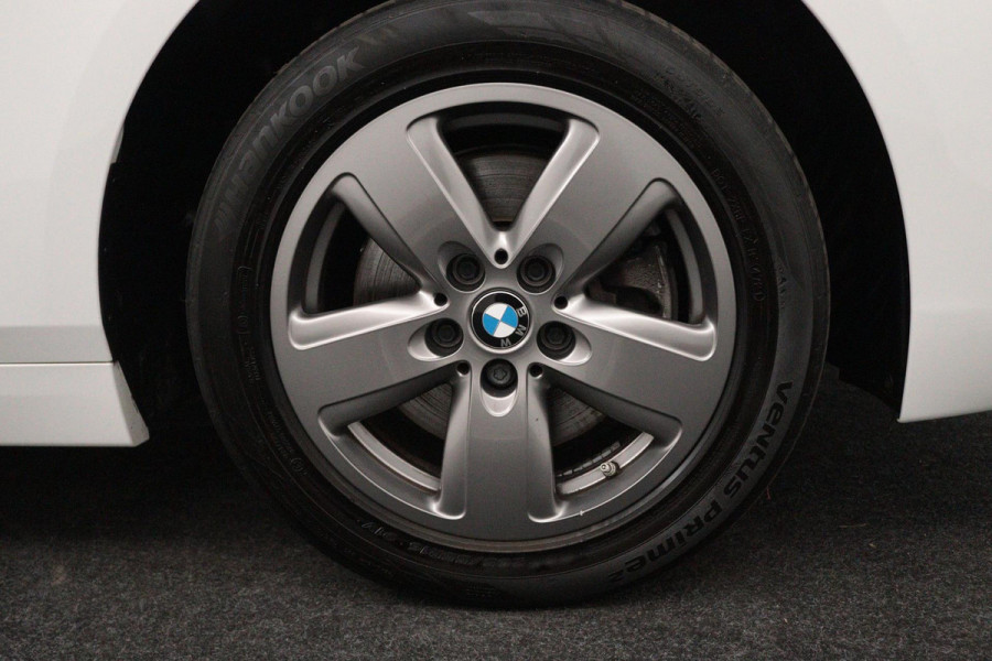 BMW 1-serie 118i Executive Edition (1e Eig, NL-auto, Dealeronderhouden, Navi-groot, PDC V+A, Cruise Control, Etc)