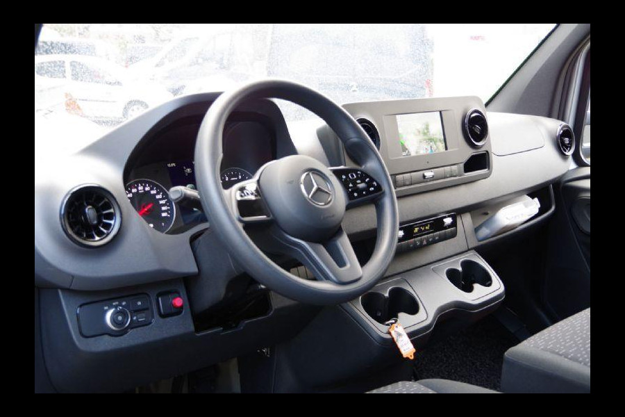 Mercedes-Benz Sprinter 319 3.0 CDI V6 AUT. BAKWAGEN/LAADKLEP/ZIJDEUR, LED, CLIMA, DAB, NAVI BY APPLE CARPLAY, MEUBELBAK Binnenmaten laadbak; L 4.34 x B