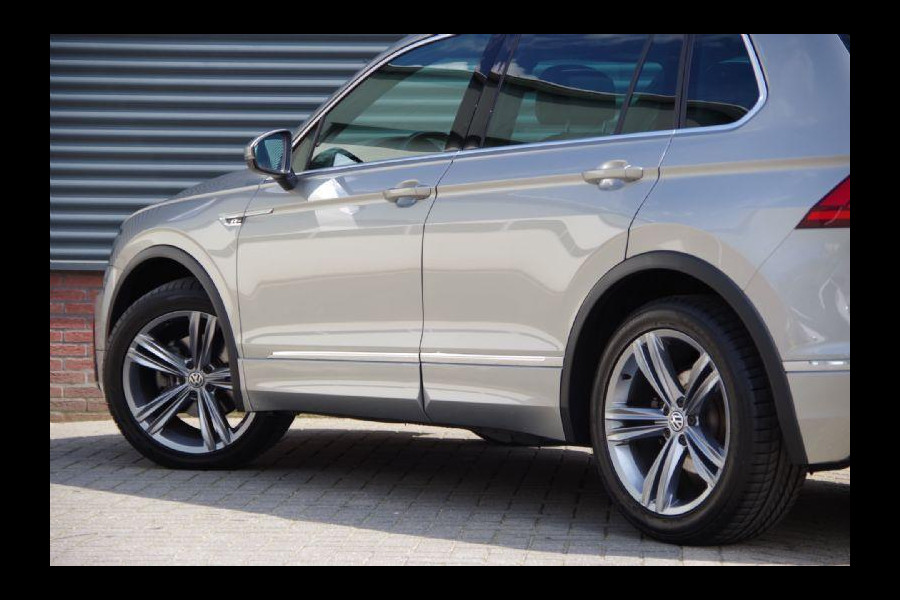 Volkswagen Tiguan 1.5 TSI ACT Highline Business R-Line AUT. PANO, LED, LEDER, ACC, VIRTUAL COCKPIT, NAVI, PARKEERSENSOREN, CLIMA, 19'' LMV, NL AUT