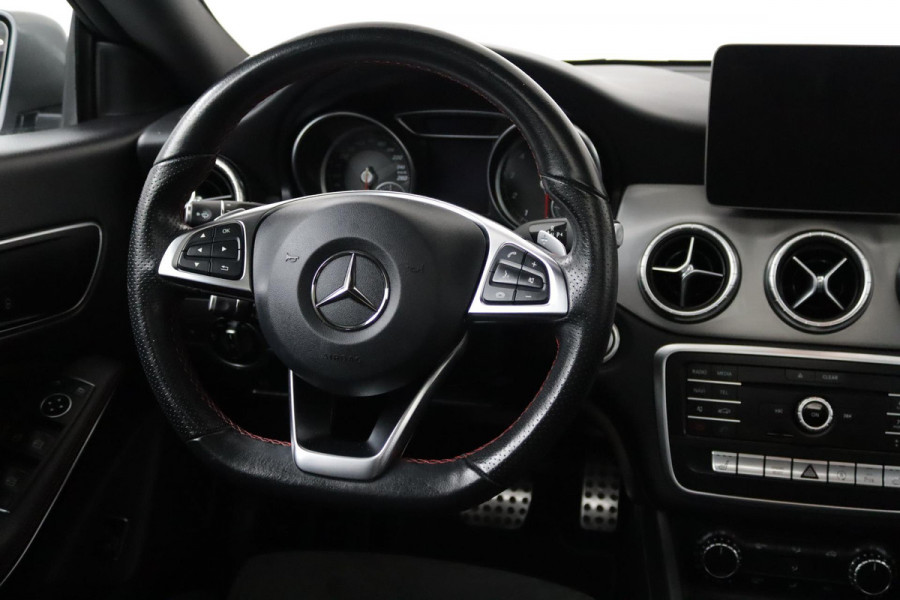 Mercedes-Benz CLA-Klasse 180 AMG Automaat (PANORAMADAK, CAMERA, STOELVERWARMING, NAVI, PDC, 1e EIGENAAR, GOED ONDERHOUDEN)