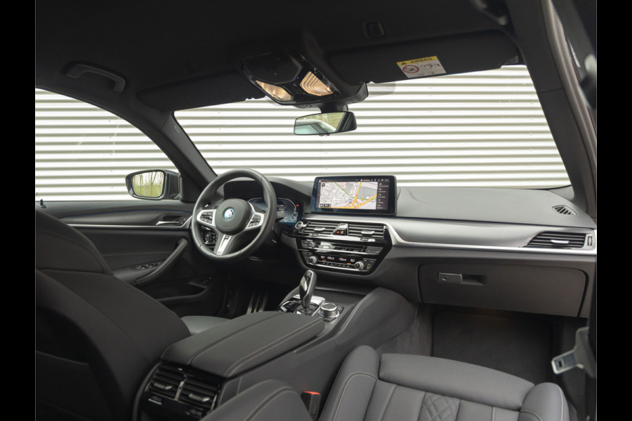 BMW 5 Serie Touring 530e M-Sport - Trekhaak - ACC - Hifi - Stuurwiel Verwarmd