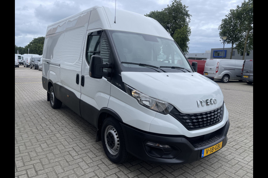 Iveco Daily 35S16V 2.3 L2H2 160pk / vaste prijs rijklaar € 27.950 ex btw / lease vanaf € 500 / climate control / mag 3500 kg trekken / 270 graden achterdeuren / euro 6 diesel !