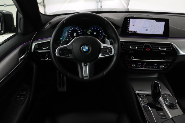 BMW 5 Serie 540i xDrive M Sport | Nappaleder | Head-up | Stoel & Stuurverwarming | Trekhaak | HiFi | 360 Camera | Sportstoelen | Navigatie