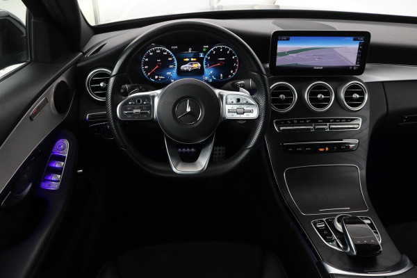 Mercedes-Benz C-Klasse 180 AMG | Carplay | Trekhaak | Stoelverwarming | Camera | Half leder | Full LED | Navigatie | Park Assist | DAB+