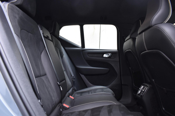 Volvo XC40 Recharge P8 AWD 408PK R-Design / Harman Kardon Premium Sound / El. stoelen / Warmtepomp / Camera achter