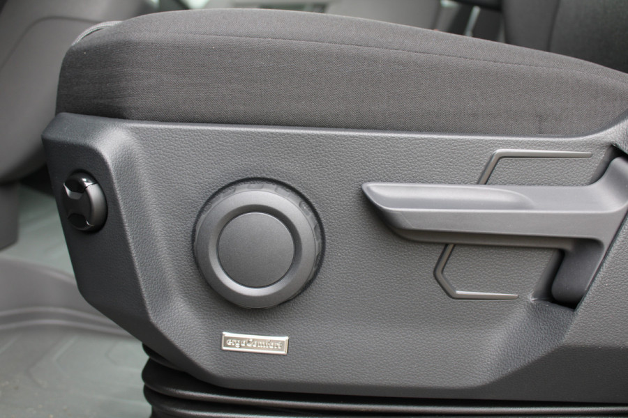 Volkswagen Crafter 35 2.0 TDI L3H3 177pk - 2x Schuifdeur - LED - Trekhaak - Navigatie - DAB - Geveerde stoel - Camera - Stoelverwarming - Rijklaar