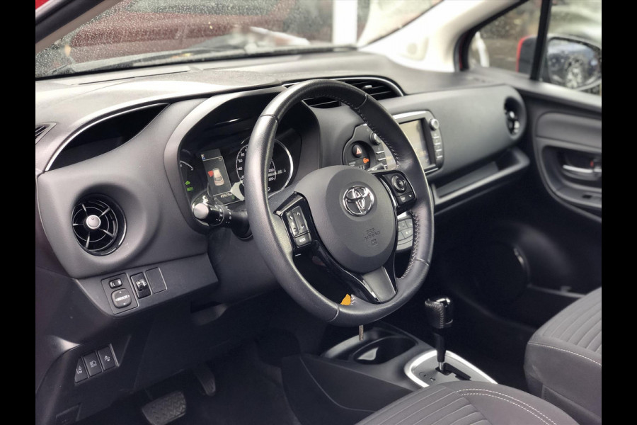 Toyota Yaris 1.5 Hybrid Design Sport | Lichtmetalen velgen, Privacy glass, Cruise control, Climate control, Parkeercamera, Safety sense
