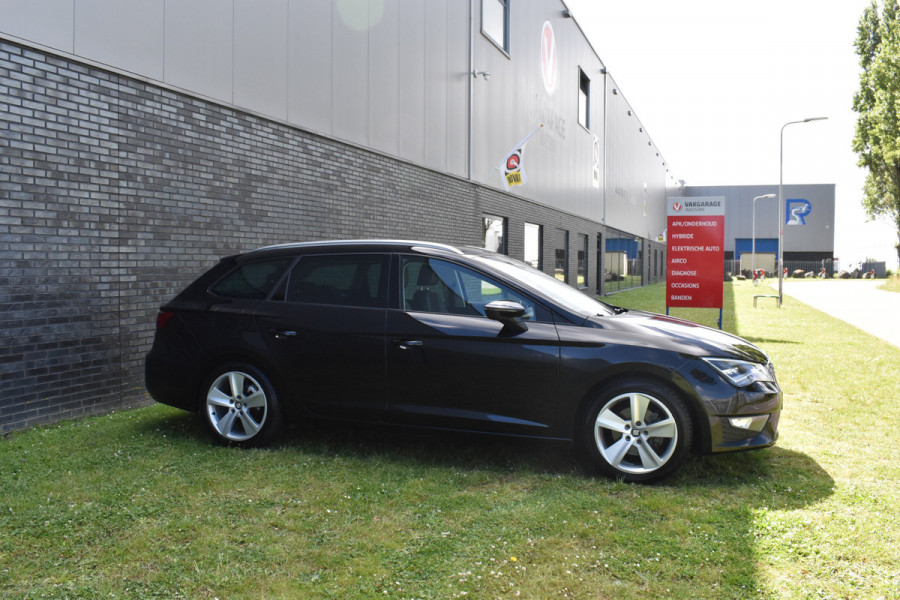 Seat León ST 1.4 EcoTSI FR Trekhaak Navigatie Fr-line stoelverwarming Pdc v-a