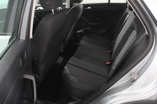 Volkswagen T-Roc 1.0 TSI 110pk Life | Navigatie | Apple Carplay/Android Auto | Parkeersensoren | Camera | Adaptive Cruise Control | Stoel- en stuurverwarming | Ledverlichting | Virtual Cockpit | Climate Control