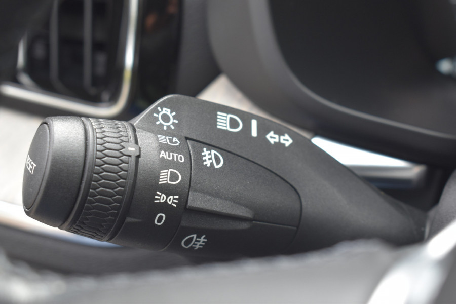 Volvo XC60 T4 190PK Automaat Inscription | Trekhaak | ACC | BLIS | 360 camera | Leder | Elektr. stoel | 19"LMV | Stoelverwarming |