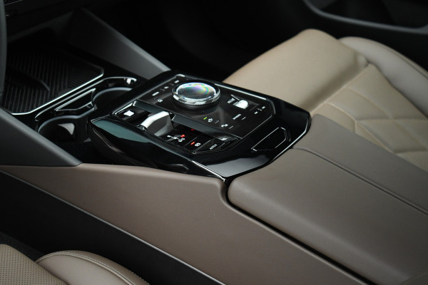 BMW 5 Serie 520i M-Sport Pano Comfort+Travel+Inno DA+ H/K 21inch Shadowline
