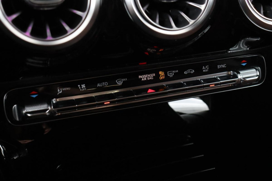 Mercedes-Benz CLA-Klasse 250 Premium Plus | AMG Line | Panoramadak | Burmester | Matrix LED | Carplay | Keyless | Widescreen | Camera | Navigatie | Night Pack | Stoelverwarming | Memory | Sfeerverlichting
