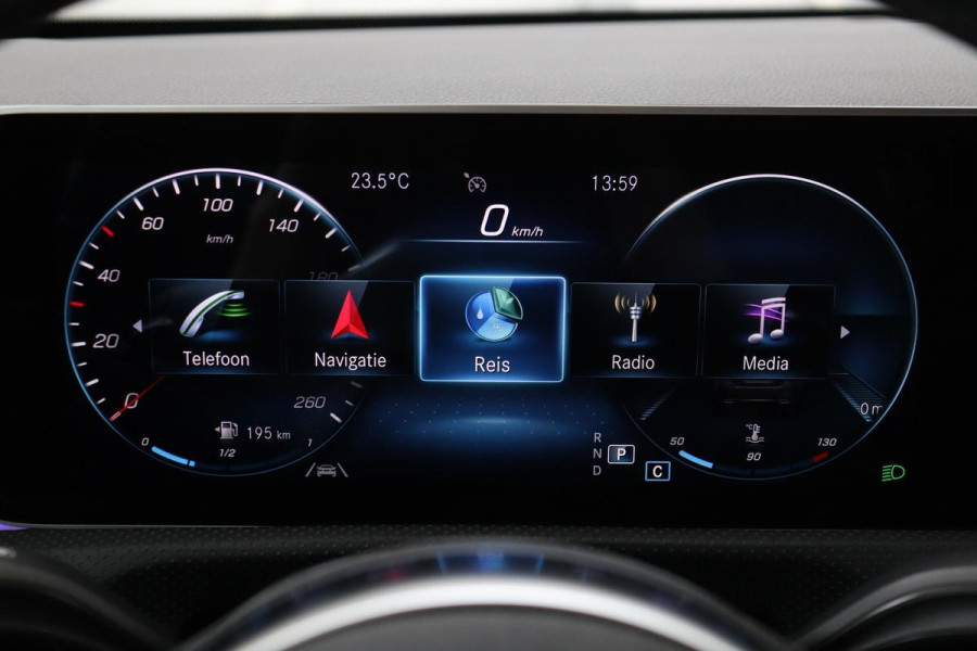Mercedes-Benz CLA-Klasse 250 Premium Plus | AMG Line | Panoramadak | Burmester | Matrix LED | Carplay | Keyless | Widescreen | Camera | Navigatie | Night Pack | Stoelverwarming | Memory | Sfeerverlichting