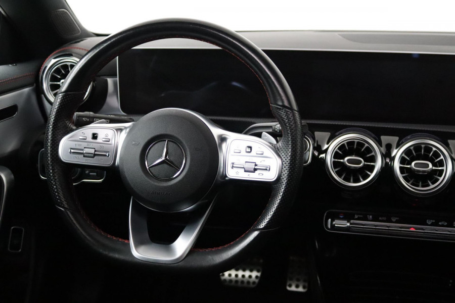 Mercedes-Benz CLA-Klasse Shooting Brake 200 AMG Automaat (PANORAMADAK, SFEERVERLICHTING, NAVI, PDC, CAMERA, ELEKT STOEL)