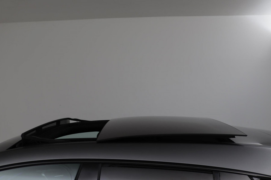 Mercedes-Benz CLA-Klasse Shooting Brake 200 AMG Automaat (PANORAMADAK, SFEERVERLICHTING, NAVI, PDC, CAMERA, ELEKT STOEL)