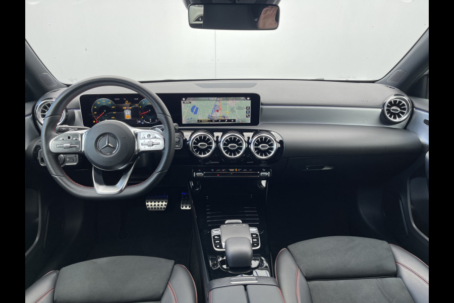 Mercedes-Benz A-Klasse 220 Premium AMG-Line | CarPlay | Sfeer | Stoelgeheugen | Keyless | Dodehoek | Night