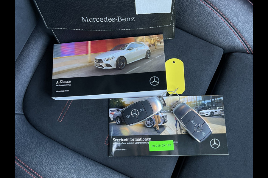 Mercedes-Benz A-Klasse 220 Premium AMG-Line | CarPlay | Sfeer | Stoelgeheugen | Keyless | Dodehoek | Night