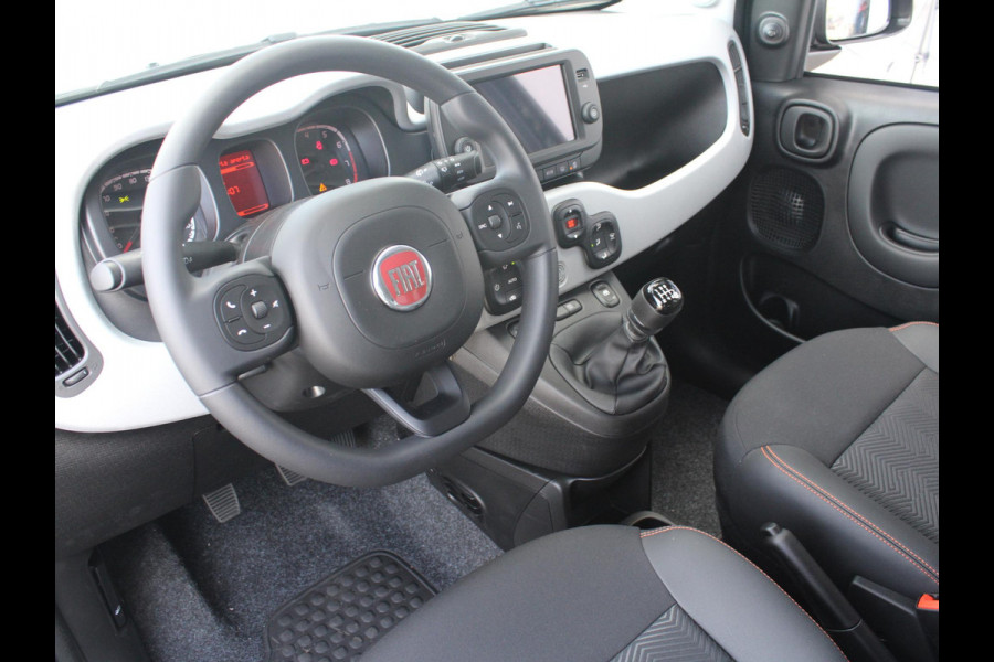 Fiat Panda Hybrid Garmin Cross | Clima | Priv. glass | Dakrails | 5-Persoons | Apple Carplay | Verde Foresta | Pack Garmin