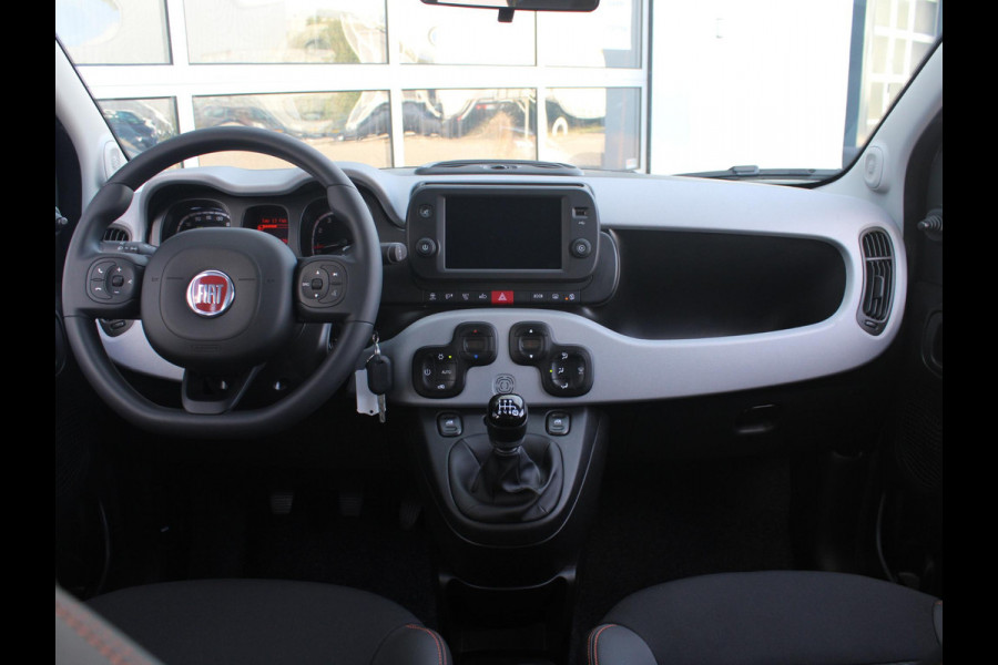 Fiat Panda Hybrid Garmin Cross | Clima | Priv. glass | Dakrails | 5-Persoons | Apple Carplay | Verde Foresta | Pack Garmin