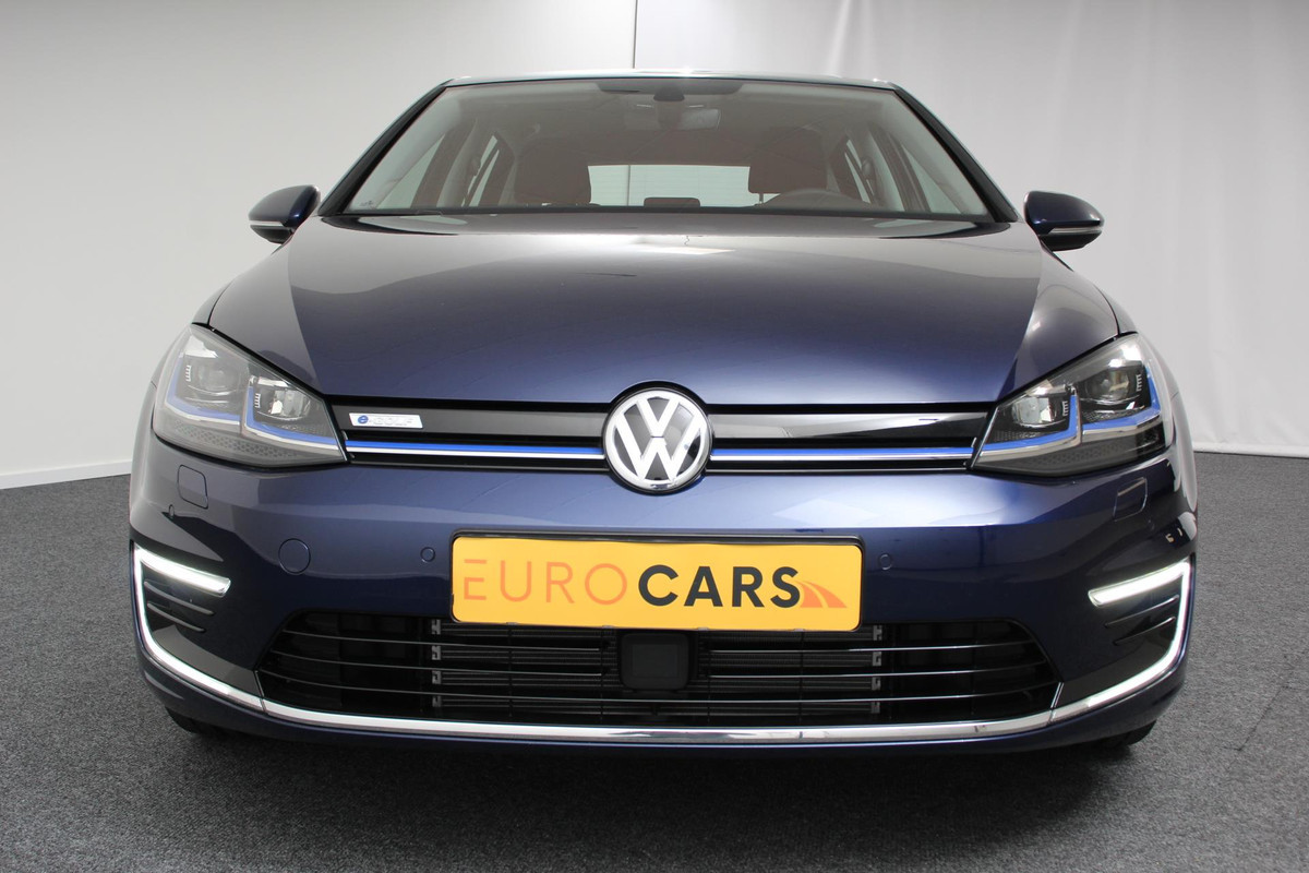 Volkswagen e-Golf e-Golf €2000,- subsidie is mogelijk particulier | Navigatie | Bluetooth | Cruise control | LMV | Camera | PDC