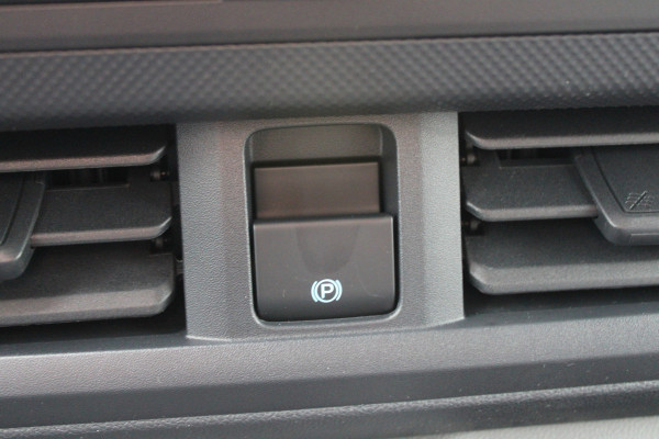 Ford Transit Custom 320 2.0 TDCI L2H1 Trend 136pk - Navigatie - Carplay - Android - LED koplampen - Stoelverwarming - 70l tank - Rijklaar