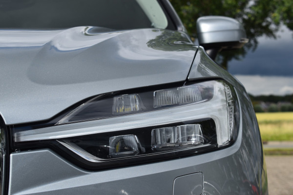 Volvo XC60 T5 250PK Automaat AWD Inscription | Panoramadak | 360 Camera | Luchtvering | Stoel/stuurverwarming |