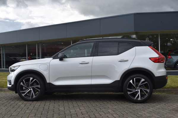 Volvo XC40 T5 262PK Recharge R-Design | ACC | H&K | Camera | Stoelverwarming | 20 "LMV | Stuurverwarming |